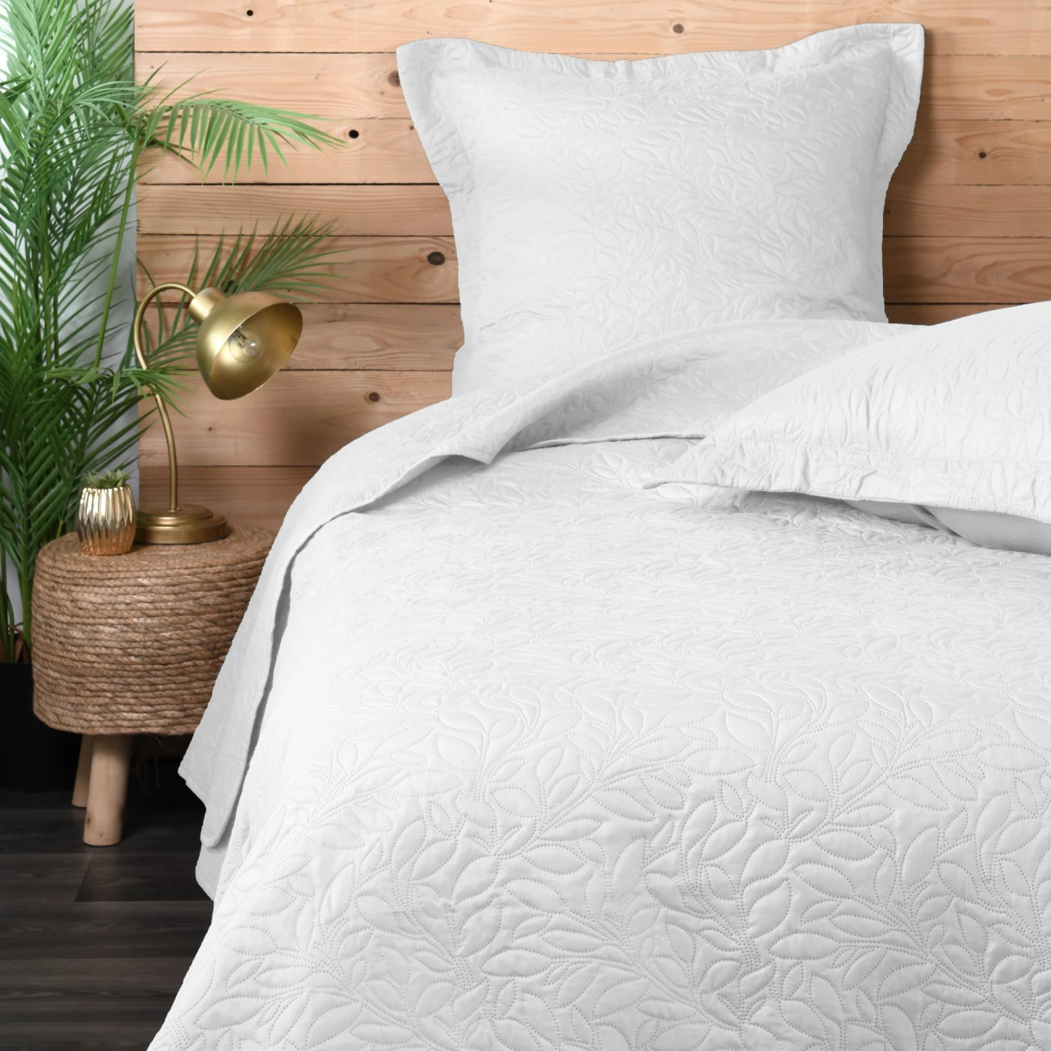 Couvre-lit et taie d'oreiller (180 x 240 cm) Cassandre Blanc Couvre-lit Et Taie D'oreiller (180 X 240 Cm) Cassandre Blanc -Eminza cassandre boutis 180x240 1taie polyester 100 blanc 103469 1626082044