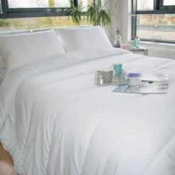 Couette (260 Cm) Respirante Et Légère Blanche