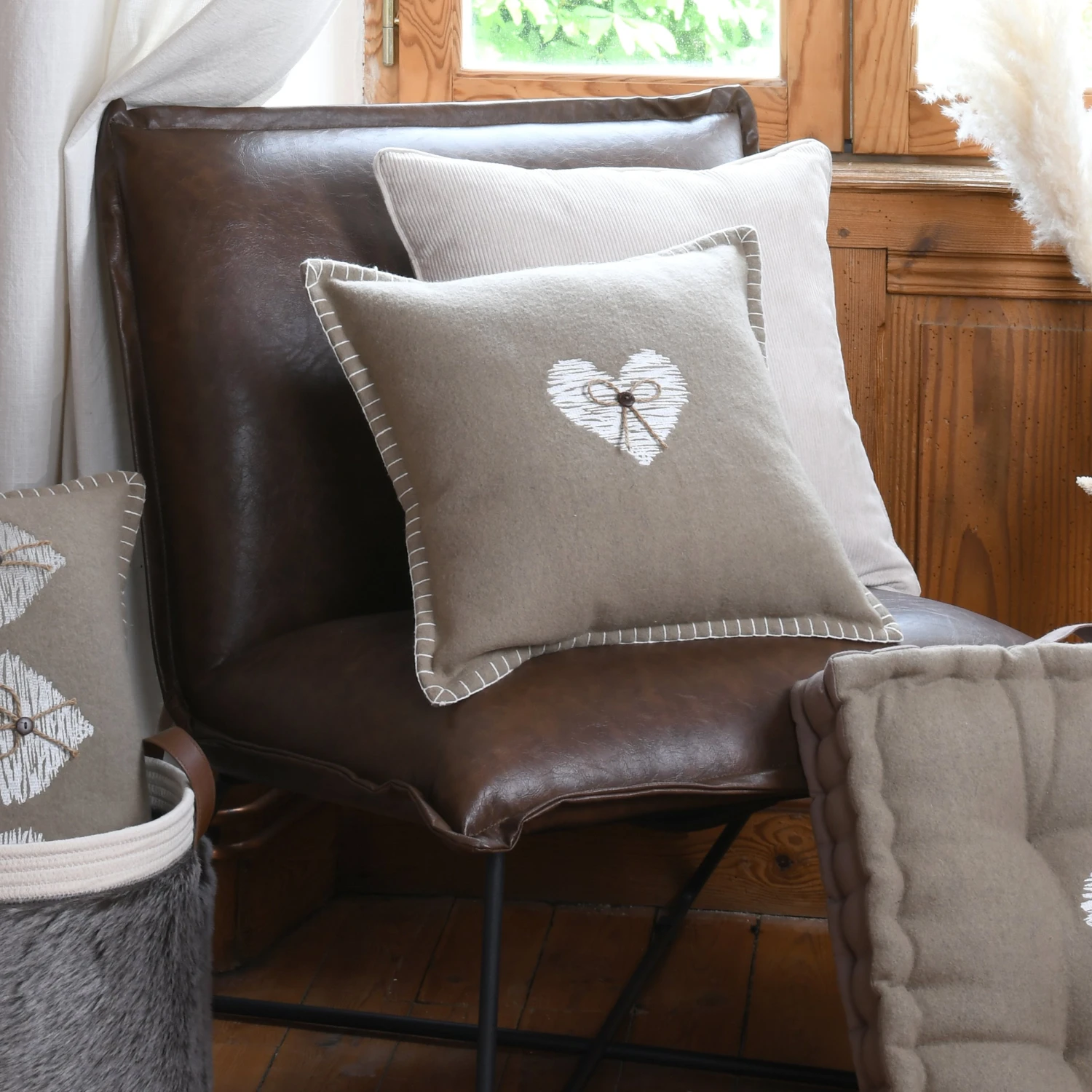 Coussin carré (40 cm) Meane Taupe Coussin Carré (40 Cm) Meane Taupe -Eminza coussin 40 cm meane taupe 120127 1669284934