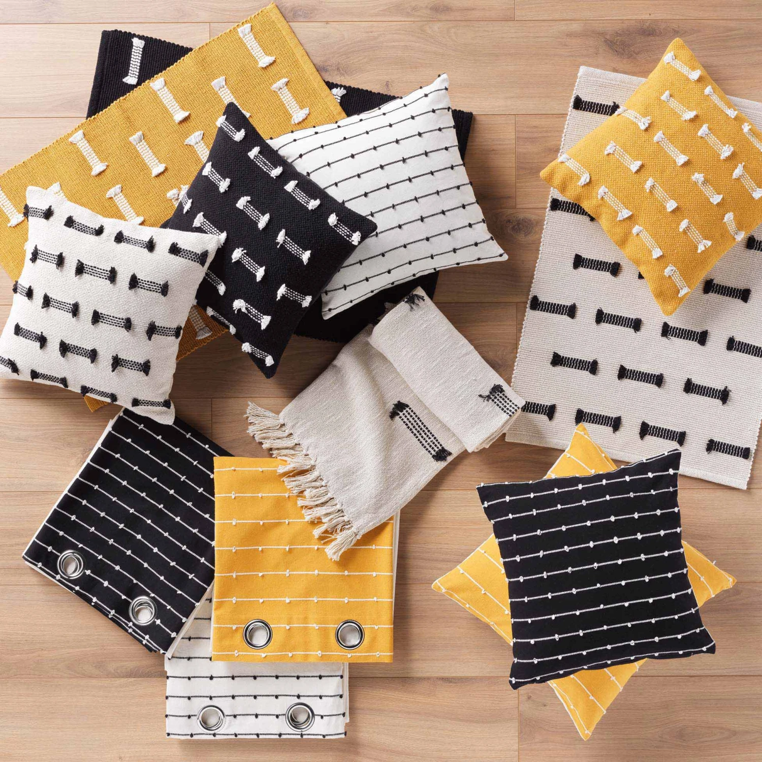 Coussin carré coton recyclé (45 cm) Linechic Jaune Coussin Carré Coton Recyclé (45 Cm) Linechic Jaune -Eminza coussin dehous compr 45 x 45 cm coton recycle fils coupes grs linechic jaune 130451 1690271875