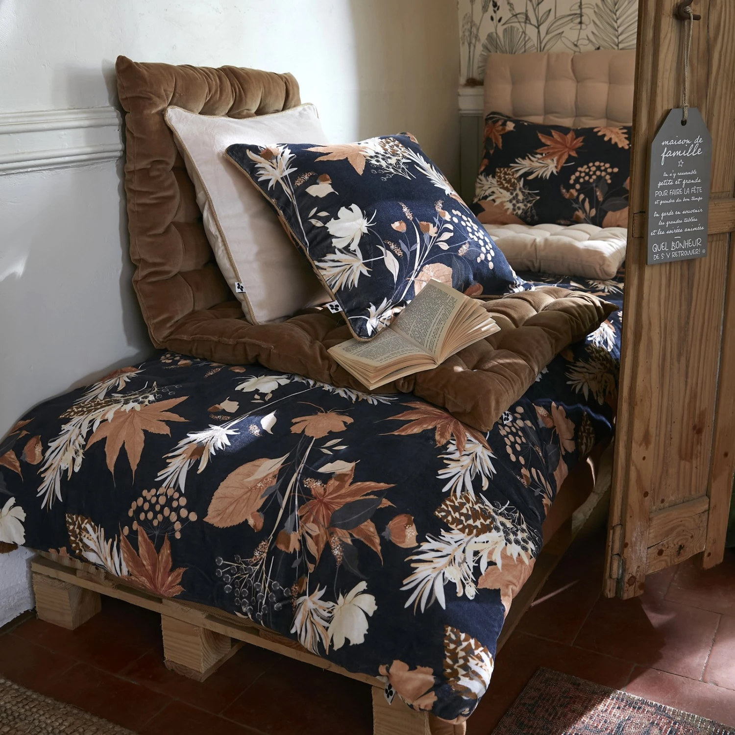 Coussin carré velours de coton (45 cm) Hazel Bleu Coussin Carré Velours De Coton (45 Cm) Hazel Bleu -Eminza coussin dhoussable 45 x 45 cm velours de coton imprim hazel 131387 1695133176