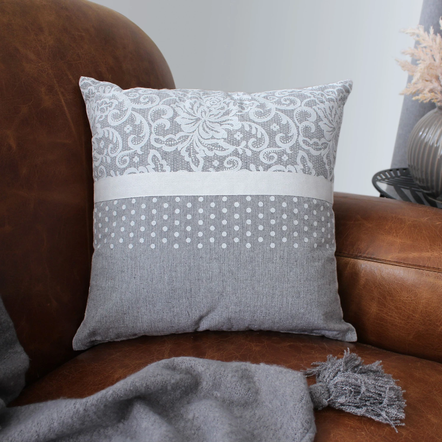 Coussin carré coton recyclé (40 cm) Elisa Gris clair Coussin Carré Coton Recyclé (40 Cm) Elisa Gris Clair -Eminza coussin elisa en coton recycl tissu effet chin d houssable par un zip 40x40 cm gris clair 127155 1675158794