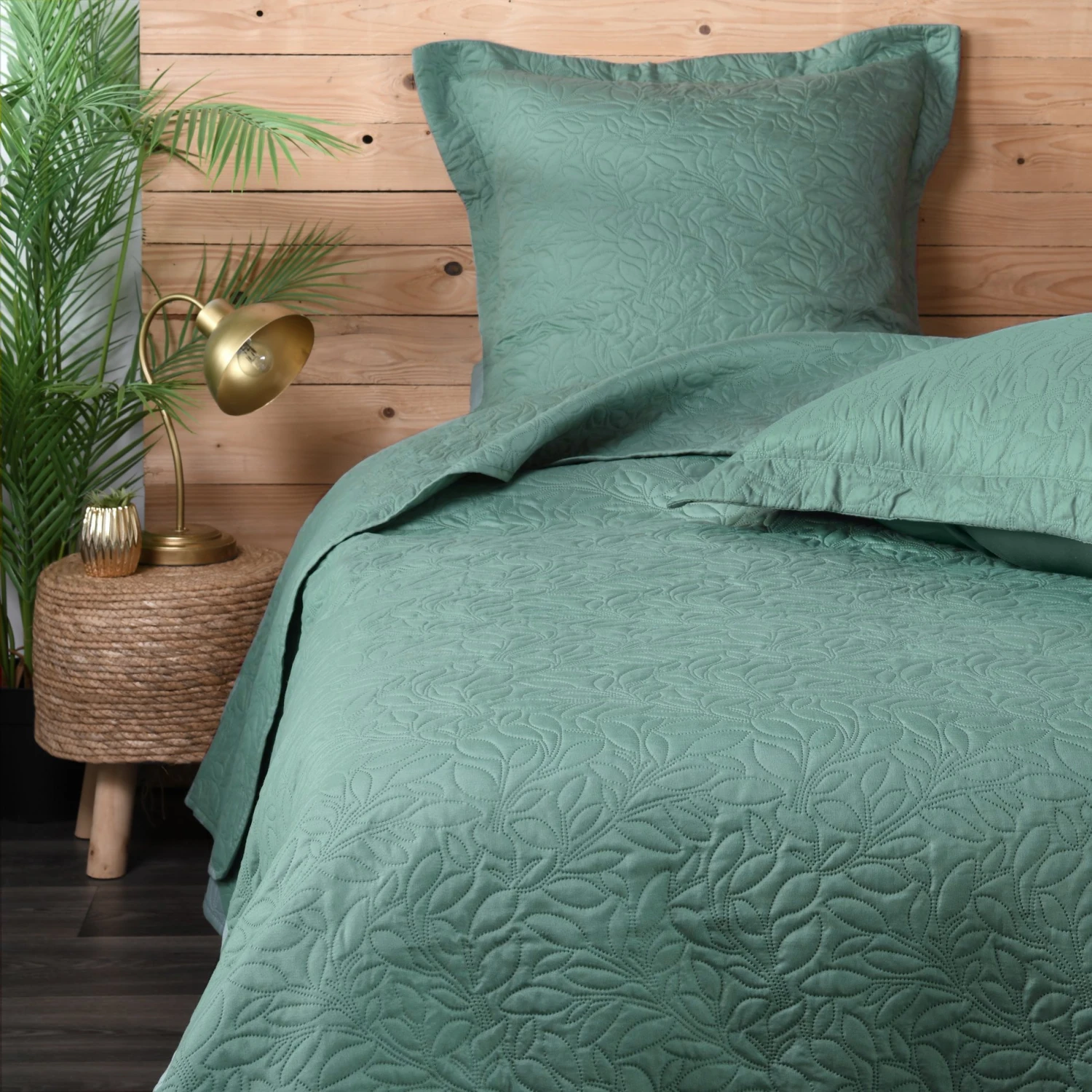 Couvre-lit et taies d'oreiller (260 x 240 cm) Cassandre Vert argile Couvre-lit Et Taies D'oreiller (260 X 240 Cm) Cassandre Vert Argile -Eminza couvre lit et taies d oreiller 260 x 240 cm cassandre vert argile 103604 1626690791