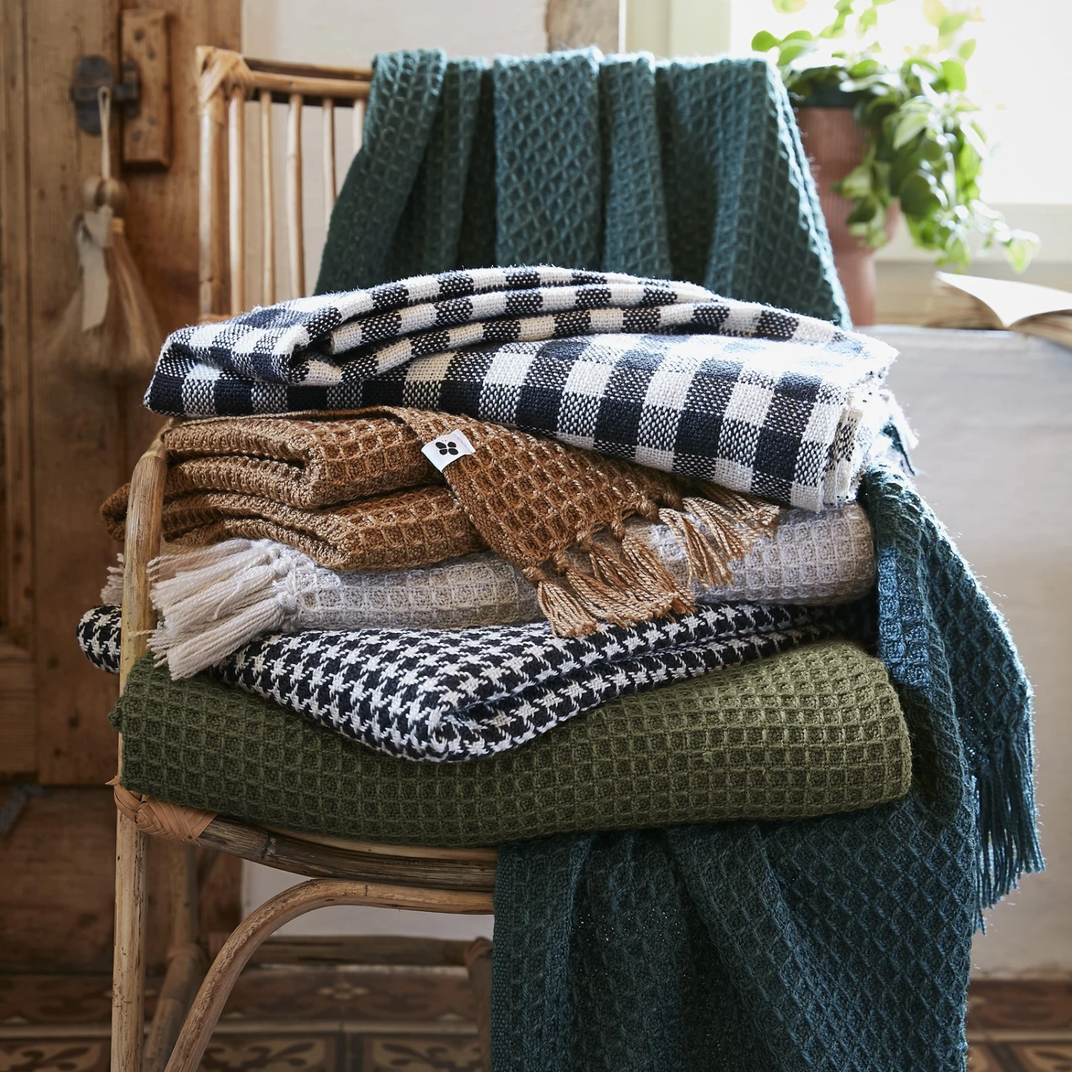 Couvre-lit matière recyclée (240 x 260 cm) Gabin Beige pampa Couvre-lit Matière Recyclée (240 X 260 Cm) Gabin Beige Pampa -Eminza couvre lit franges 240 x 260 cm rpet gabin pampa 131453 1695201688