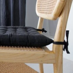 Coussin De Chaise Carré Bombay Gris Anthracite -Eminza galette de chaise bombay en coton recycl effet matelass 16 points 2 attaches 38x38 cm anthracite 127110 1675092521