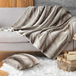 Housse De Coussin Carrée Fausse Fourrure (40 Cm) Sibérie Grise -Eminza housse de coussin encart 40 x 40 cm imitation fourrure siberie 117628 1656315384