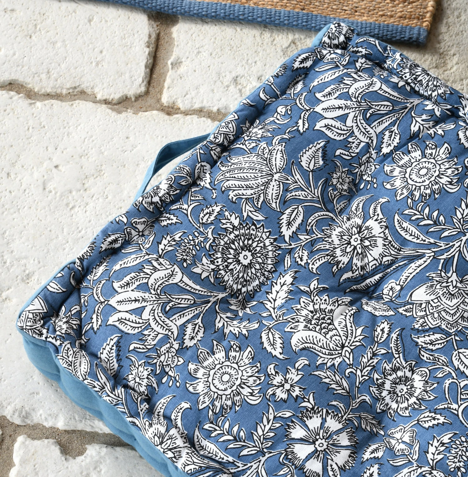 Coussin de sol (45 cm) Julianne Bleu Coussin De Sol (45 Cm) Julianne Bleu -Eminza julianne coussin sol 45x45x10 bleu 129639 1687770299