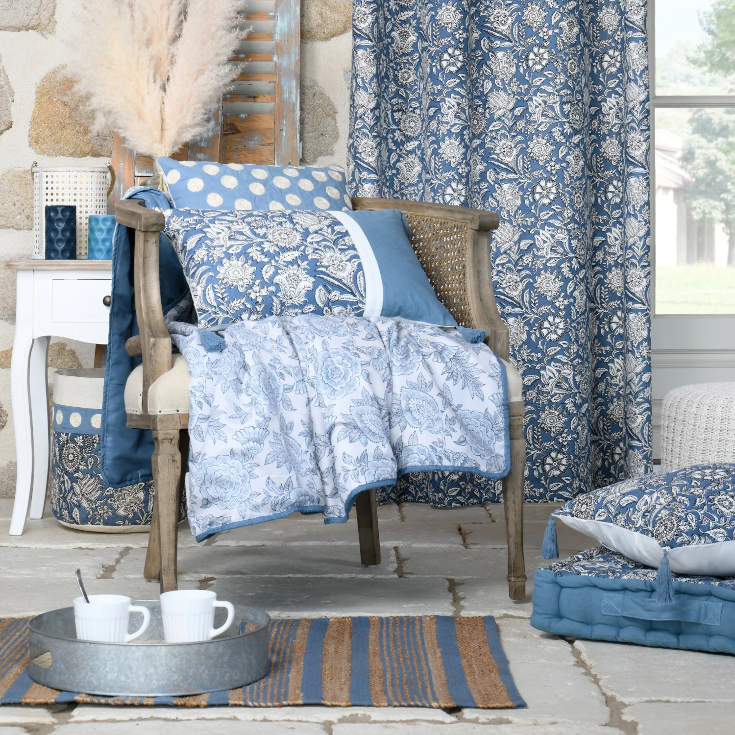 Coussin de sol (45 cm) Julianne Bleu Coussin De Sol (45 Cm) Julianne Bleu -Eminza julianne coussin sol 45x45x10 bleu 129639 1687770332