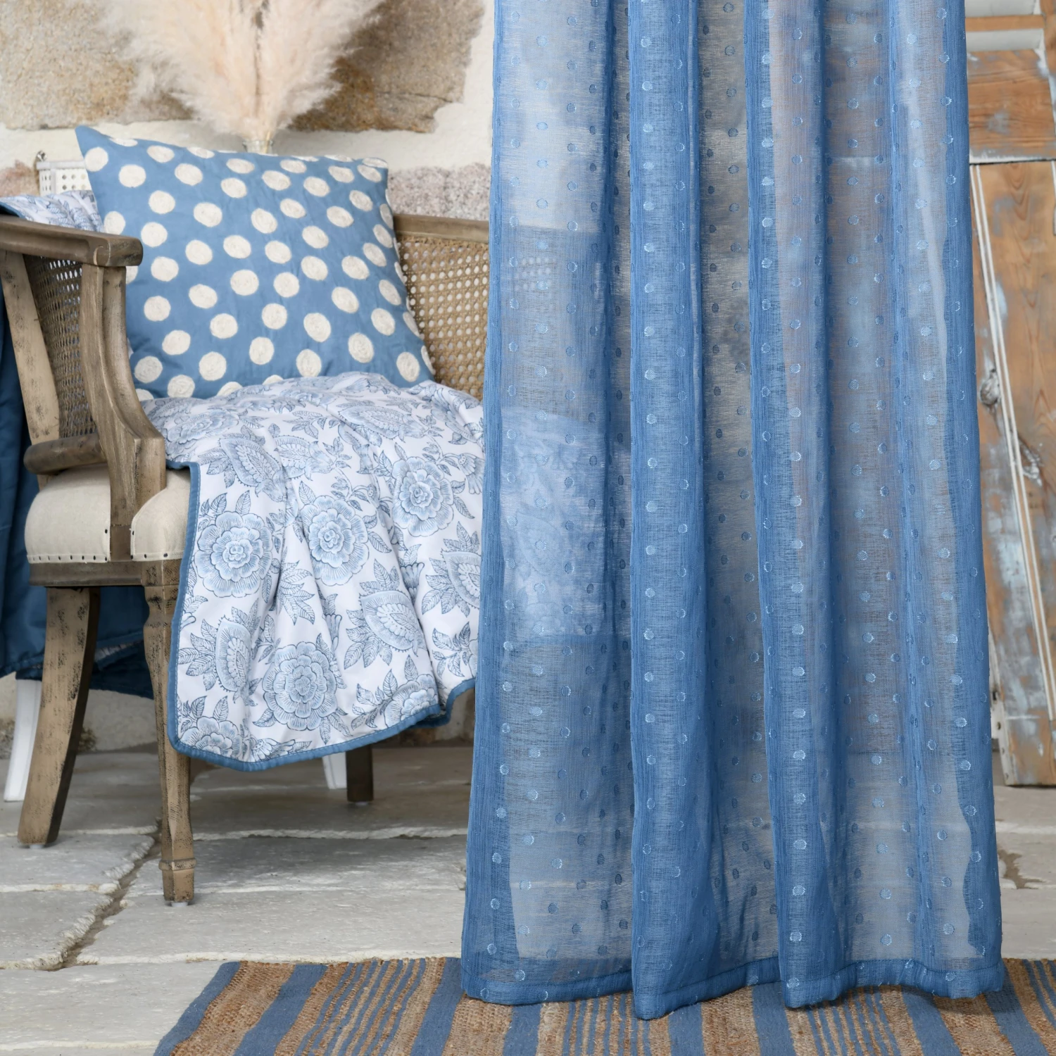 Voilage (140 x 260 cm) Julianne Bleu Voilage (140 X 260 Cm) Julianne Bleu -Eminza julianne voile 140x260 bleu 129597 1688383365