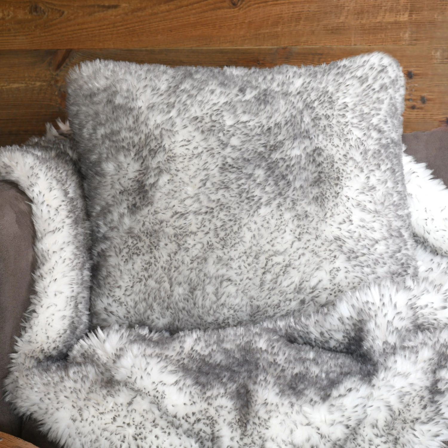 Coussin carré fausse fourrure (50 cm) Kingston Gris Coussin Carré Fausse Fourrure (50 Cm) Kingston Gris -Eminza kingston coussin 50x50 cm gris 129961 1688563917