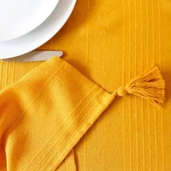 Nappe Rectangulaire Coton Recyclé (L240 Cm) Bombay Jaune Moutarde -Eminza nappe en coton recycl bombay avec 4 pompons 140x240 cm moutarde 127374 1675070240