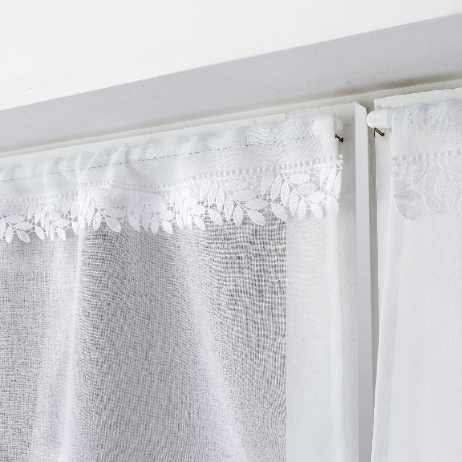 Paire de voilages (60 x 160 cm) Anna Blanche Paire De Voilages (60 X 160 Cm) Anna Blanche -Eminza paire de vitrages avec galon feuille en macram design exclusif passe tringle 2x60x160cm anna blanc 131008 1690892150