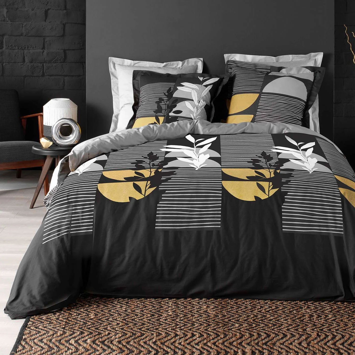 Housse de couette et deux taies coton (240 cm) Asior Noire Housse De Couette Et Deux Taies Coton (240 Cm) Asior Noire -Eminza parure 3 p 240 x 220 cm imp metallise 57 fils allover asior 118399 1656072343