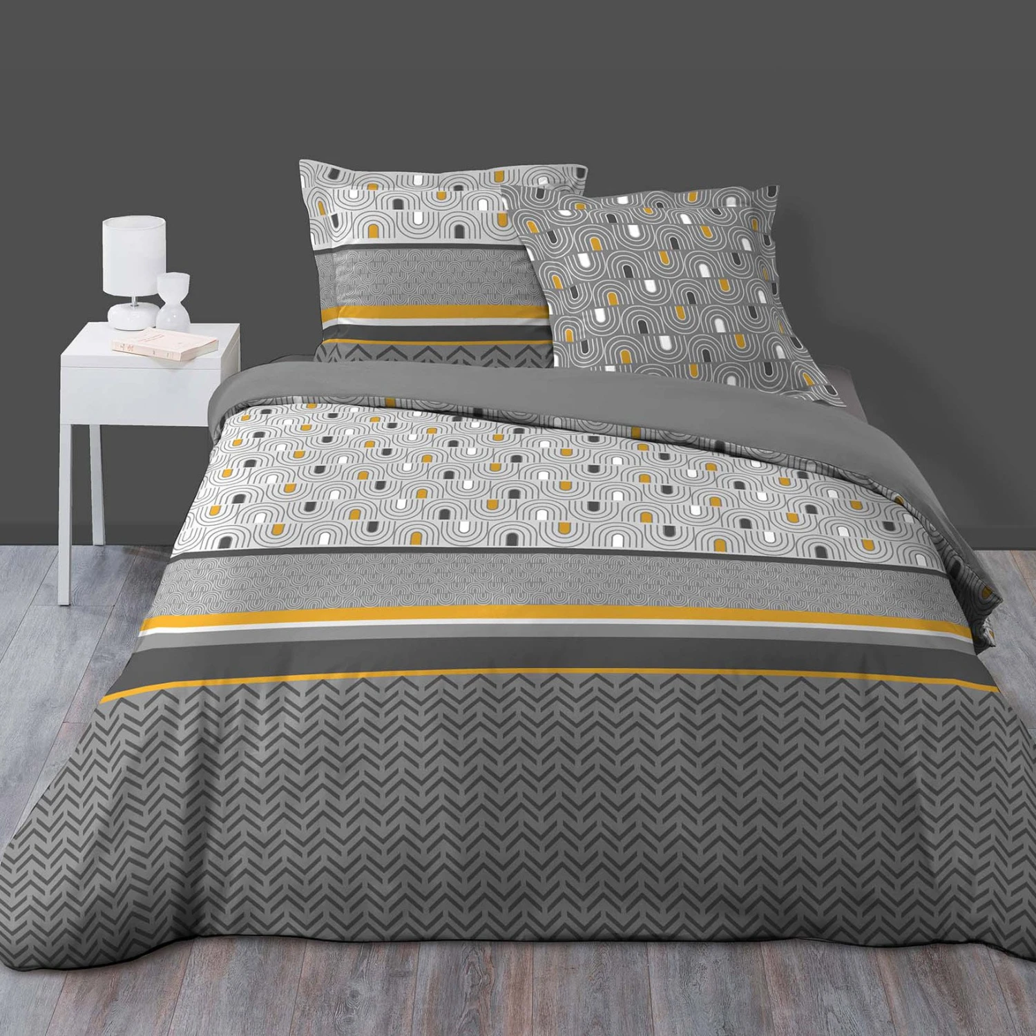 Housse de couette et deux taies coton (240 cm) Pop chic Grise Housse De Couette Et Deux Taies Coton (240 Cm) Pop Chic Grise -Eminza parure 3 p 240 x 220 cm imprime 57 fils allover pop chic 126984 1674548332