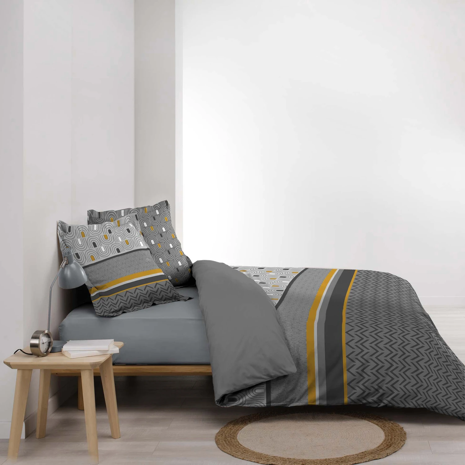 Housse de couette et deux taies coton (240 cm) Pop chic Grise Housse De Couette Et Deux Taies Coton (240 Cm) Pop Chic Grise -Eminza parure 3 p 240 x 220 cm imprime 57 fils allover pop chic 126984 1674548340