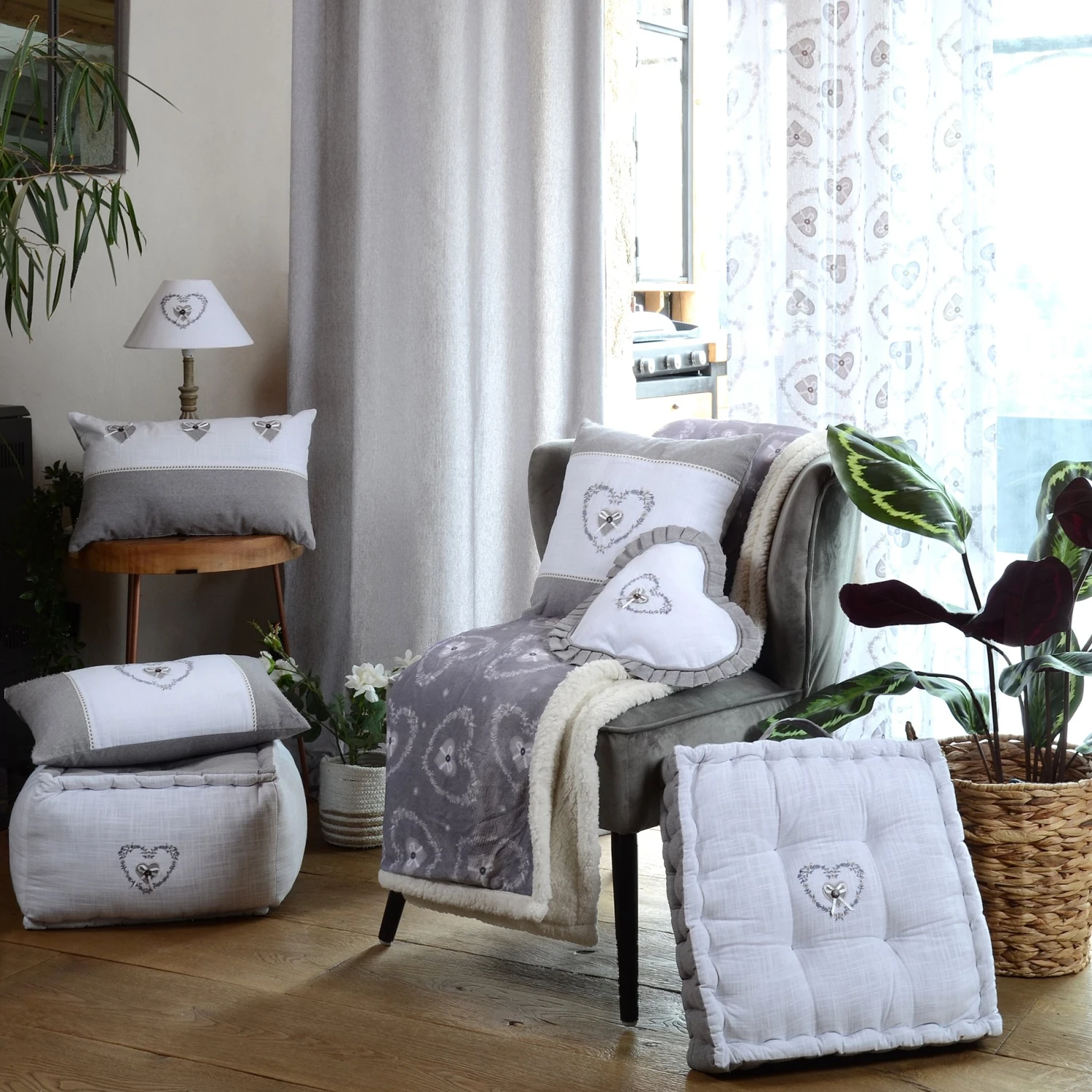 Plaid doux (160 cm) Pauline Gris Plaid Doux (160 Cm) Pauline Gris -Eminza pauline plaid 130x160 polyester 100 gris 103376 1625562223