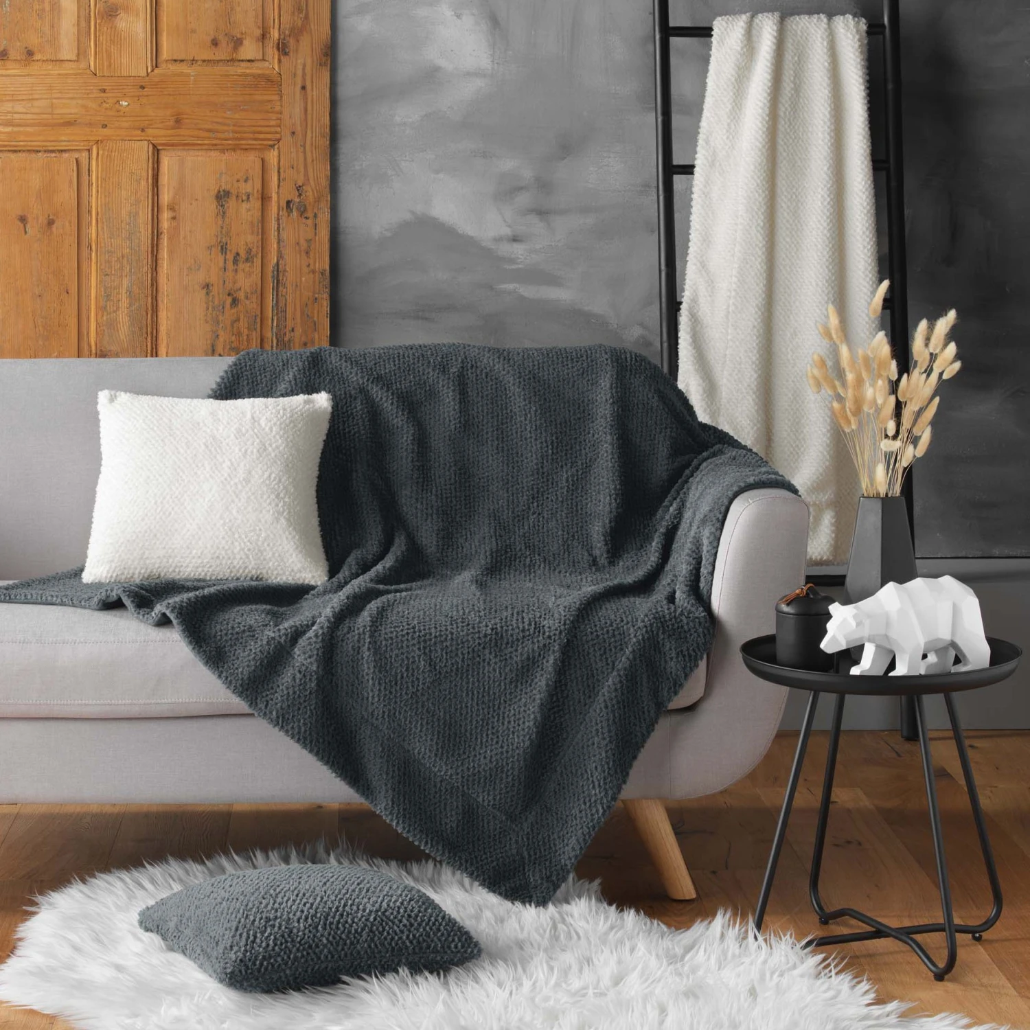 Plaid fausse fourrure (150 cm) Iceberg Gris anthracite Plaid Fausse Fourrure (150 Cm) Iceberg Gris Anthracite -Eminza plaid 125 x 150 cm imitation fourrure iceberg anthracite 118264 1656316918