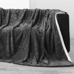 Plaid Fausse Fourrure (150 Cm) Toronto Taupe Foncé 2 Plaid Fausse Fourrure (150 Cm) Toronto Taupe Foncé -Eminza plaid 125 x 150 cm imitation fourrure sherpa toronto 118372 1656072669