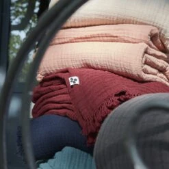 Plaid Gaze De Coton (160 Cm) Gaïa Rose Poudré 3 Plaid Gaze De Coton (160 Cm) Gaïa Rose Poudré -Eminza plaid franges 130 x 160 cm ga a guimauve 112766 1655798881