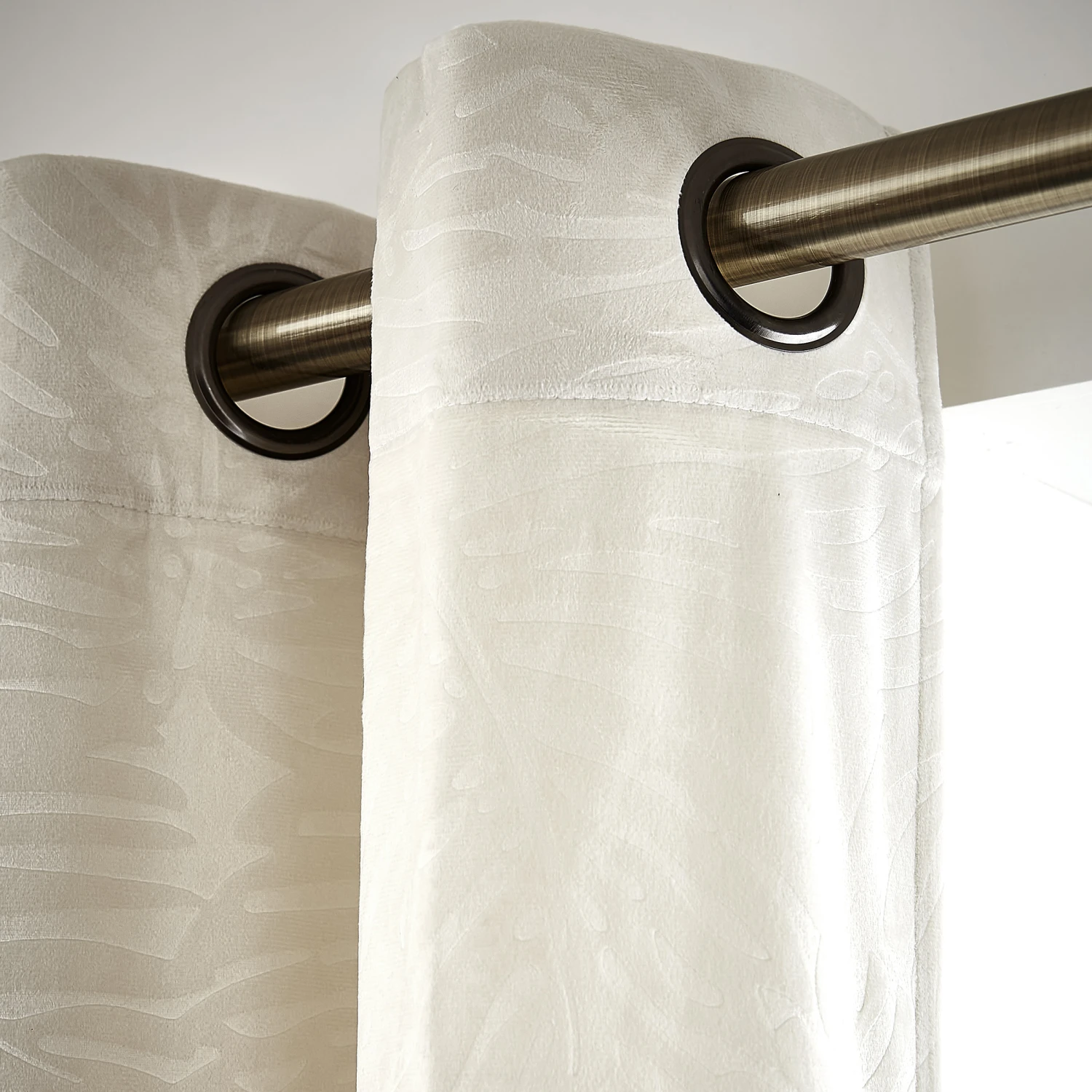 Rideau occultant velours (140 x 180 cm) Fern Ecru Rideau Occultant Velours (140 X 180 Cm) Fern Ecru -Eminza r fern ecru zoom v2