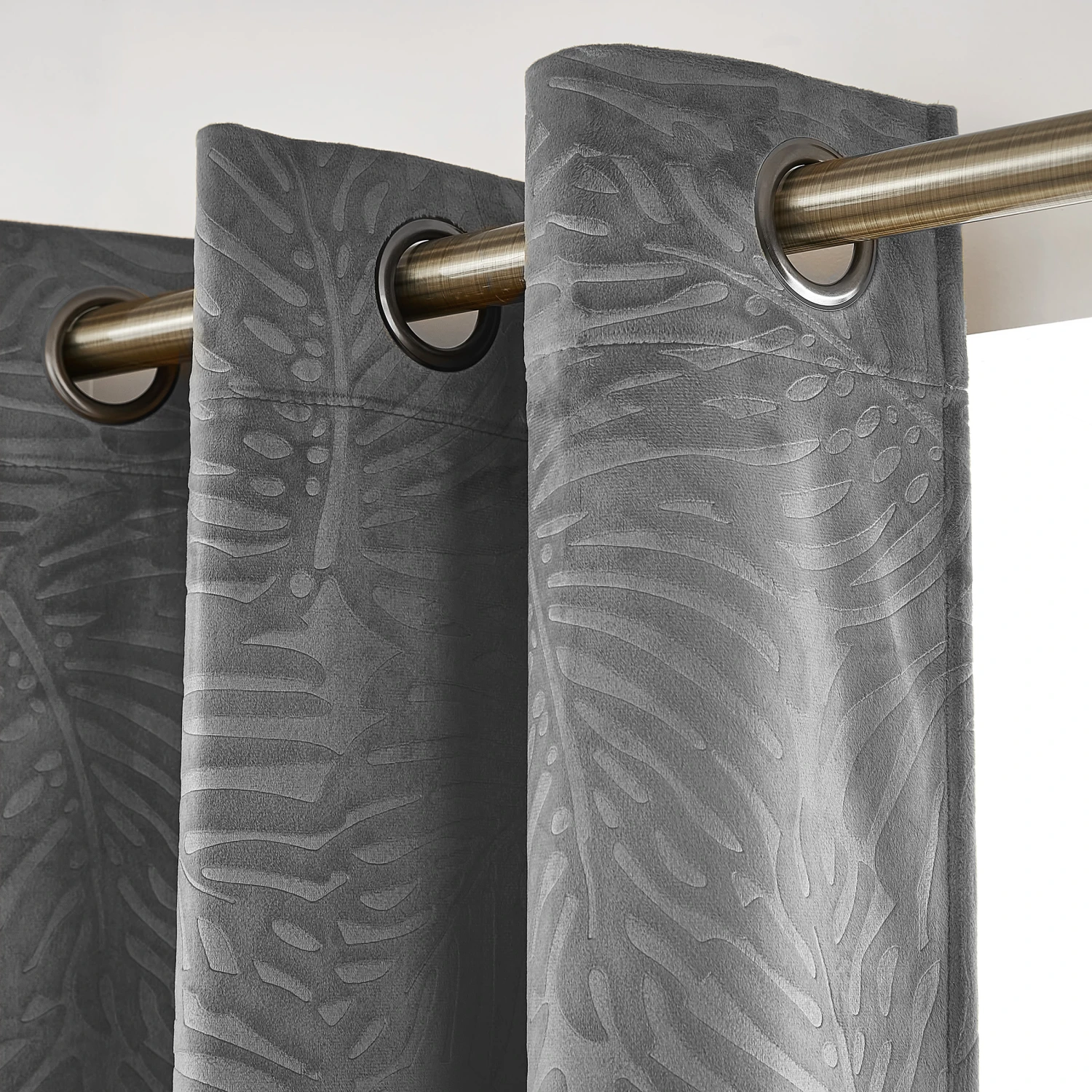 Rideau occultant velours (140 x 240 cm) Fern Gris anthracite Rideau Occultant Velours (140 X 240 Cm) Fern Gris Anthracite -Eminza r fern gris zoom v2