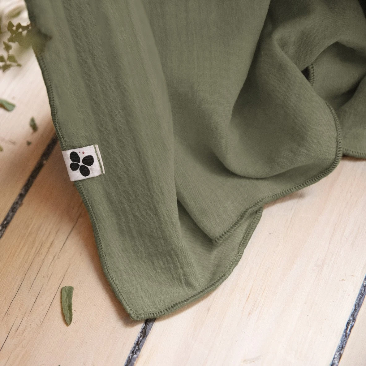 Rideau gaze de coton ajustable (140 x max 300 cm) Gaïa Vert romarin Rideau Gaze De Coton Ajustable (140 X Max 300 Cm) Gaïa Vert Romarin -Eminza rideau ajustable 8 anneaux pince gaze de coton 140 x 300 cm romarin green ga a 109364 1631603669