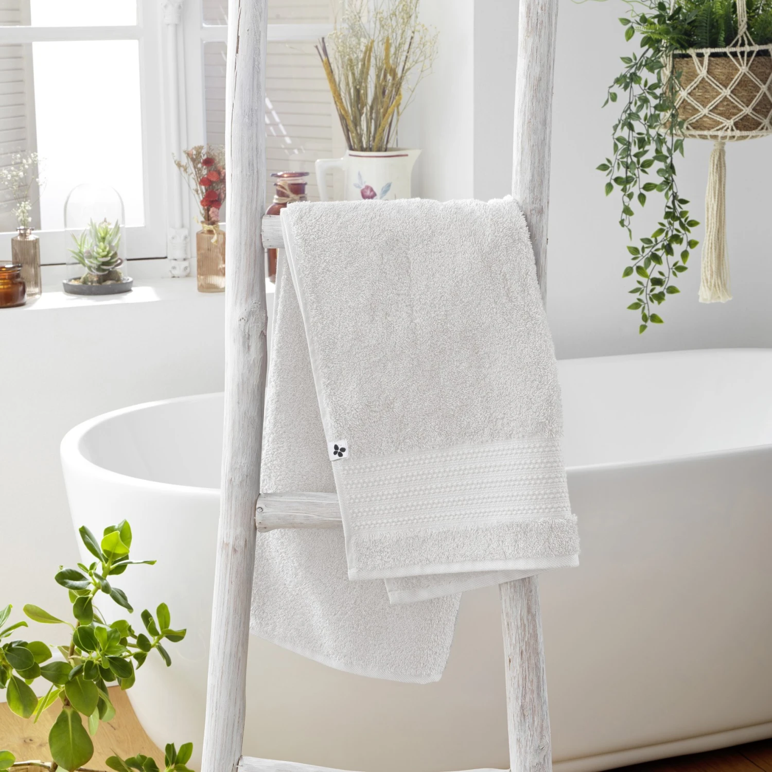 Serviette de bain coton bio (50 x 90 cm) Garance Blanc chantilly Serviette De Bain Coton Bio (50 X 90 Cm) Garance Blanc Chantilly -Eminza serviette de bain coton bio 50 x 90 cm garance blanc chantilly 112280 1641818235