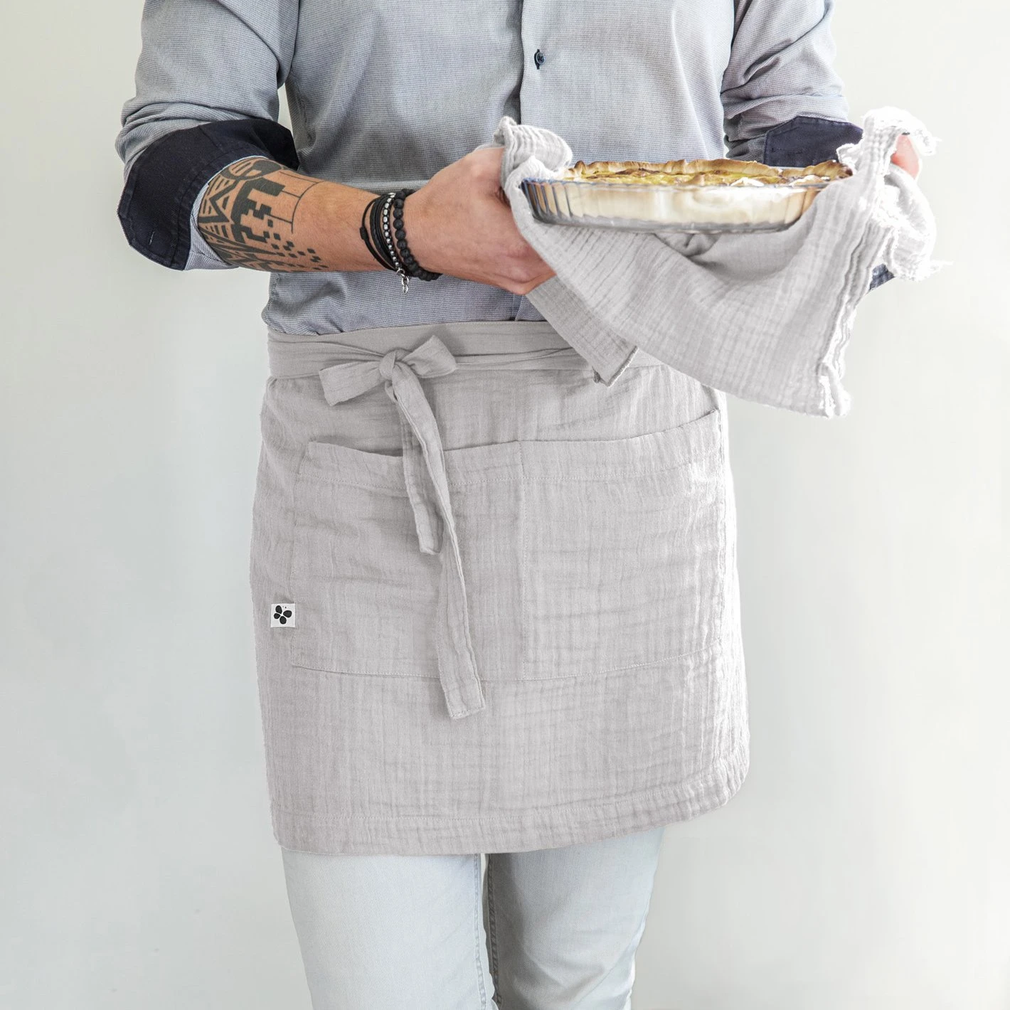 Tablier avec poches gaze de coton Gaïa Gris nuage Tablier Avec Poches Gaze De Coton Gaïa Gris Nuage -Eminza tablier serveur gaze de coton 45 x 80 cm ga a nuage 112634 1641286160