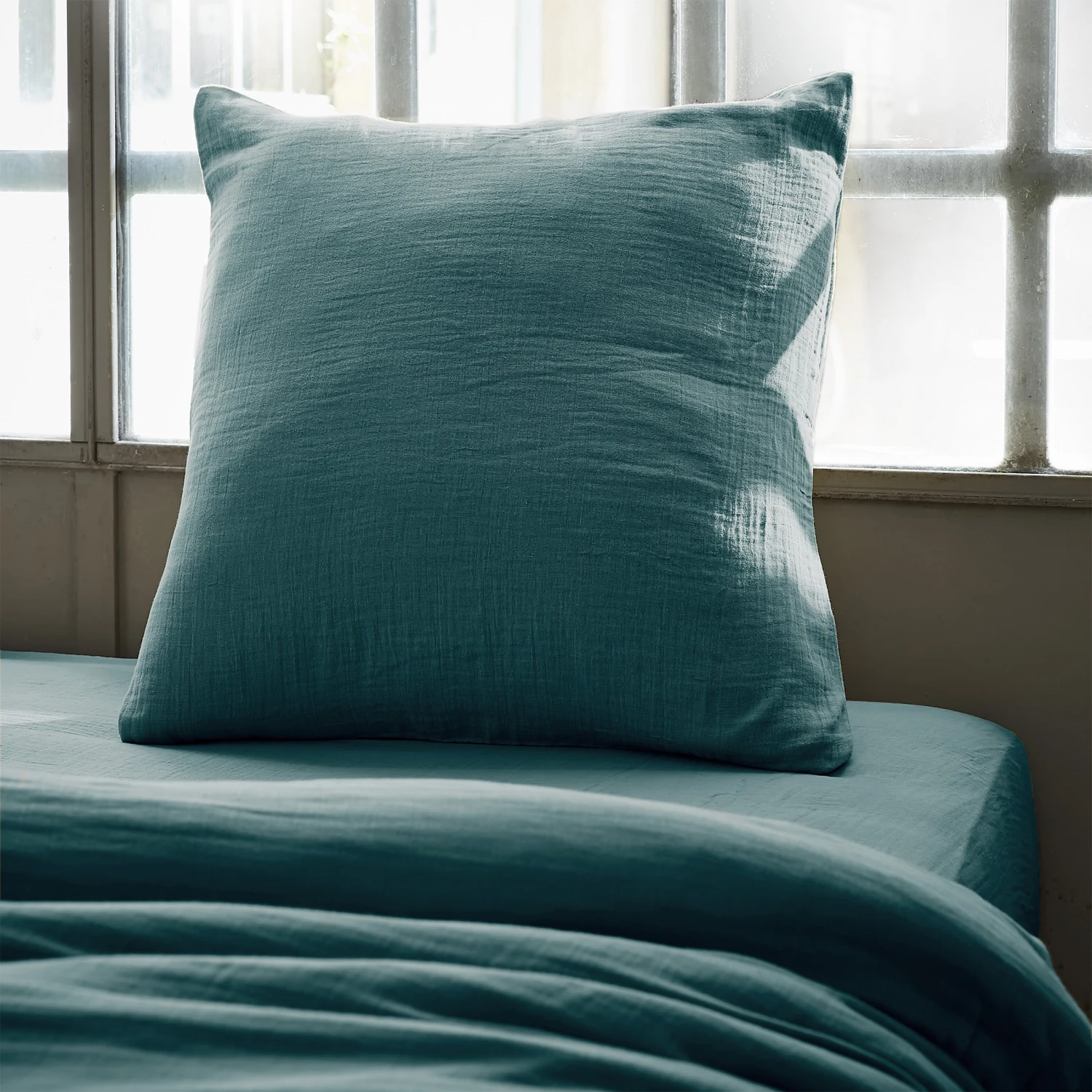 Taie d'oreiller carrée gaze de coton (60 cm) Gaïa Bleu canard Taie D'oreiller Carrée Gaze De Coton (60 Cm) Gaïa Bleu Canard -Eminza taie d oreiller carr e gaze de coton 60 cm ga a bleu canard 80947 1694527673