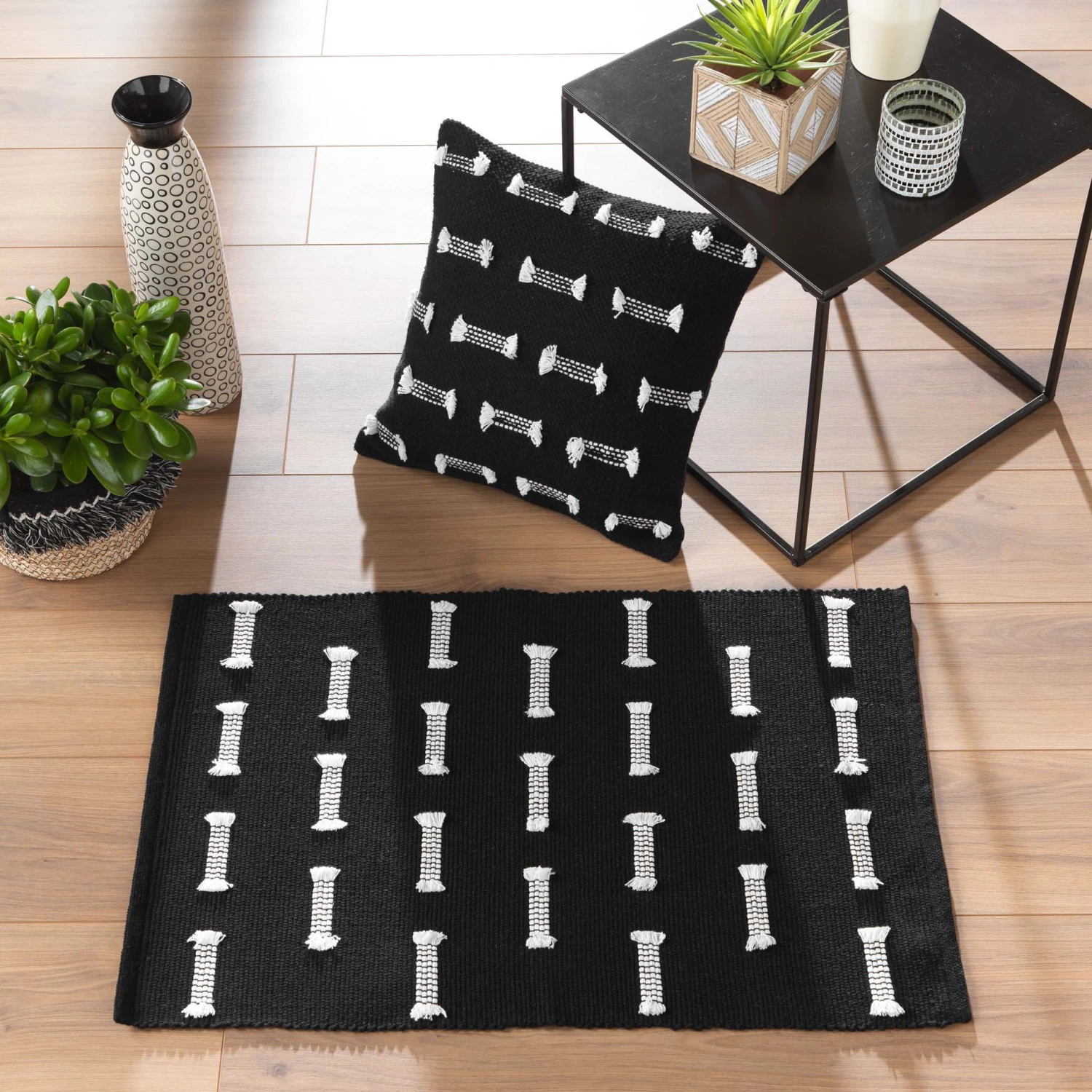 Tapis coton (80 cm) Juline Noir Tapis Coton (80 Cm) Juline Noir -Eminza tapis rectangle 50 x 80 cm coton tisse uni fils coupes juline noir 130429 1690363186